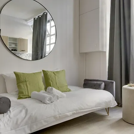 Апартаменты Bright Charming Modern Studio By Dreamy Canal