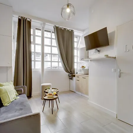 Bright Charming Modern Studio By Dreamy Canal Апартаменты *