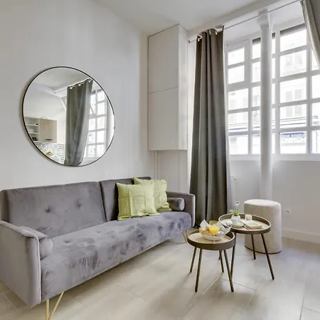 Apartment Bright Charming Modern Studio By Dreamy Canal *